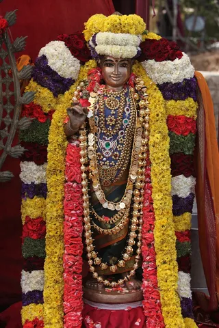 http://nithyananda.org/sites/default/files/photo-gallery/2015-01jan-05th-nithyananda-diary_IMG_3004_bidadi-temple-arudra-darisanam-utsavamoorthi.JPG