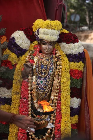 http://nithyananda.org/sites/default/files/photo-gallery/2015-01jan-05th-nithyananda-diary_IMG_3006_bidadi-temple-arudra-darisanam-utsavamoorthi.JPG