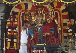 http://nithyananda.org/sites/default/files/photo-gallery/2015-01jan-06th-nithyananda-diary_IMG_3301_bidadi-shankabhiskekam.JPG