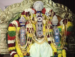 http://nithyananda.org/sites/default/files/photo-gallery/2015-01jan-09th-nithyananda-diary_IMG_3758_bidadi-utsavamoorthi-murugar-vali-devayani.JPG