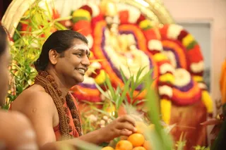 http://nithyananda.org/sites/default/files/photo-gallery/2015-01jan-09th-nithyananda-diary_IMG_3853_bidadi-swamiji-kalpataru-darshan.JPG