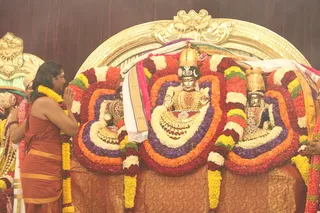 http://nithyananda.org/sites/default/files/photo-gallery/2015-01jan-09th-nithyananda-diary_IMG_3982_bidadi-kalyanotsava-swamiji_0.JPG