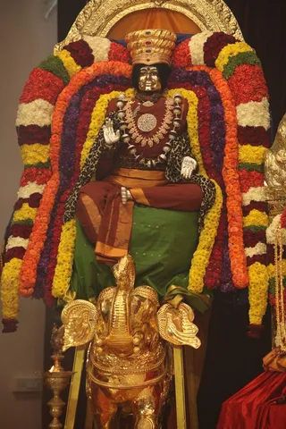 http://nithyananda.org/sites/default/files/photo-gallery/2015-01jan-09th-nithyananda-diary_IMG_4039_bidadi-kalyanotsava-deity-swami-nithyananda.JPG