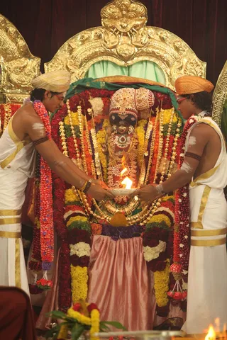 http://nithyananda.org/sites/default/files/photo-gallery/2015-01jan-09th-nithyananda-diary_IMG_4051_bidadi-kalyanotsava-deity-devi-meenakshi-arati_0.JPG