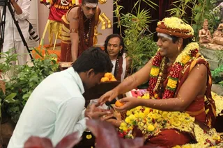 http://nithyananda.org/sites/default/files/photo-gallery/2015-01jan-10th-nithyananda-diary_IMG_4060_bidadi-swamiji-kalpataru-darshan.JPG