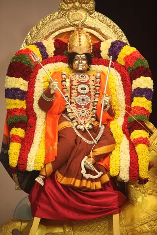 http://nithyananda.org/sites/default/files/photo-gallery/2015-01jan-10th-nithyananda-diary_IMG_4150_bidadi-utsavamoorthi-of-swami.JPG