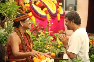 http://nithyananda.org/sites/default/files/photo-gallery/2015-01jan-10th-nithyananda-diary_IMG_4216_bidadi-swamiji-kalpataru-darshan.JPG