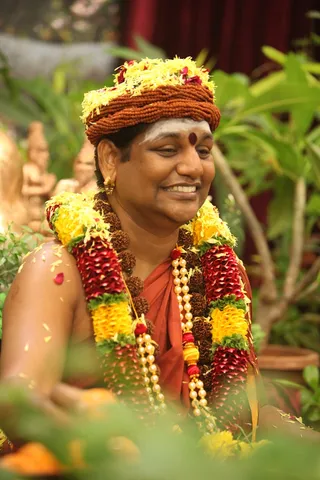 http://nithyananda.org/sites/default/files/photo-gallery/2015-01jan-10th-nithyananda-diary_IMG_4230_bidadi-swamiji-kalpataru-darshan.JPG