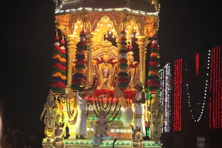 http://nithyananda.org/sites/default/files/photo-gallery/2015-01jan-10th-nithyananda-diary_IMG_4286_bidadi-rathotsavam-chariot-procession.JPG