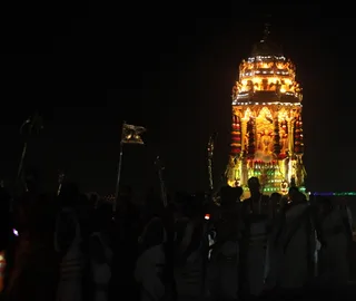 http://nithyananda.org/sites/default/files/photo-gallery/2015-01jan-10th-nithyananda-diary_IMG_4297_bidadi-rathotsavam-chariot-procession.JPG