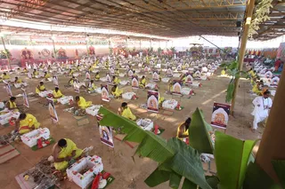 http://nithyananda.org/sites/default/files/photo-gallery/2015-01jan-11th-nithyananda-diary_IMG_4493_bidadi-atirudra-mahayaga-day-1.JPG