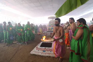 http://nithyananda.org/sites/default/files/photo-gallery/2015-01jan-11th-nithyananda-diary_IMG_4608_bidadi-atirudra-mahayaga-day-1.JPG