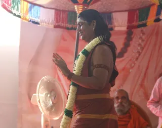 http://nithyananda.org/sites/default/files/photo-gallery/2015-01jan-11th-nithyananda-diary_IMG_4711_bidadi-atirudra-mahayaga-day-1-swamiji-blessing.JPG