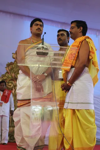 http://nithyananda.org/sites/default/files/photo-gallery/2015-01jan-11th-nithyananda-diary_IMG_4799_bidadi-cultuaral-activity.JPG