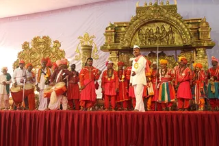 http://nithyananda.org/sites/default/files/photo-gallery/2015-01jan-11th-nithyananda-diary_IMG_4887_bidadi-evening-culturals_0.JPG