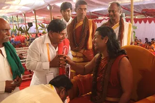 http://nithyananda.org/sites/default/files/photo-gallery/2015-01jan-11th-nithyananda-diary_IMG_4903_bidadi-evening-culturals-swamiji-blessing_0.JPG