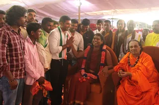 http://nithyananda.org/sites/default/files/photo-gallery/2015-01jan-11th-nithyananda-diary_IMG_4955_bidadi-evening-culturals-swamiji-blessing_0.JPG