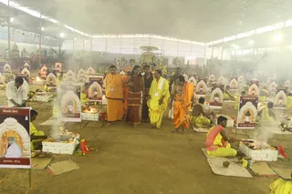 http://nithyananda.org/sites/default/files/photo-gallery/2015-01jan-11th-nithyananda-diary_IMG_4990_bidadi-atirudra-mahayaha-swamiji-energizing_0.JPG