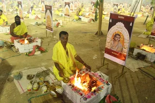 http://nithyananda.org/sites/default/files/photo-gallery/2015-01jan-11th-nithyananda-diary_IMG_5015_bidadi-atirudra-mahayaha.JPG