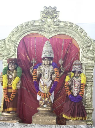 http://nithyananda.org/sites/default/files/photo-gallery/2015-01jan-12th-nithyananda-diary_IMG_5259_bidadi-atirudra-mahayaga-day2.JPG