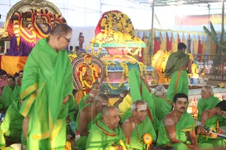 http://nithyananda.org/sites/default/files/photo-gallery/2015-01jan-12th-nithyananda-diary_IMG_5269_bidadi-atirudra-mahayaga-day2.JPG