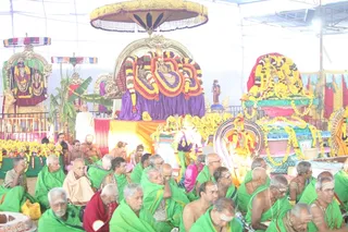 http://nithyananda.org/sites/default/files/photo-gallery/2015-01jan-12th-nithyananda-diary_IMG_5310_bidadi-atirudra-mahayaga-day2.JPG