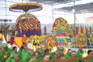 http://nithyananda.org/sites/default/files/photo-gallery/2015-01jan-12th-nithyananda-diary_IMG_5331_bidadi-atirudra-mahayaga-day2.JPG