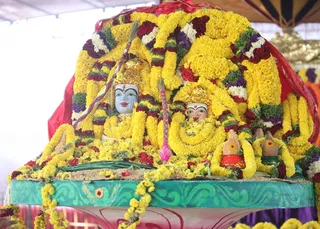 http://nithyananda.org/sites/default/files/photo-gallery/2015-01jan-12th-nithyananda-diary_IMG_5367_bidadi-atirudra-mahayaga-day2.JPG