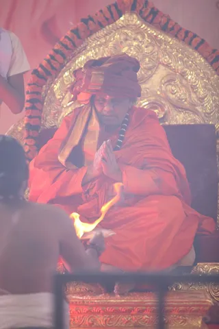 http://nithyananda.org/sites/default/files/photo-gallery/2015-01jan-12th-nithyananda-diary_IMG_5522_bidadi-atirudra-mahayaga-day2.JPG