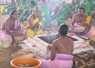 http://nithyananda.org/sites/default/files/photo-gallery/2015-01jan-12th-nithyananda-diary_IMG_5538_bidadi-atirudra-mahayaga-day2.JPG