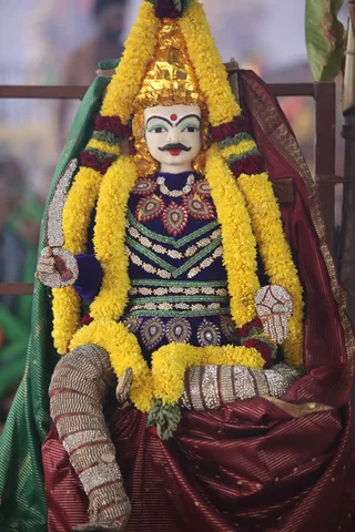 http://nithyananda.org/sites/default/files/photo-gallery/2015-01jan-12th-nithyananda-diary_IMG_5571_bidadi-atirudra-mahayaga-day2.JPG
