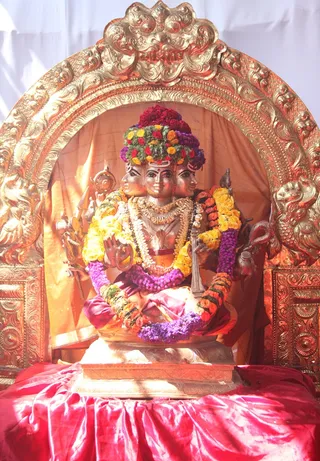 http://nithyananda.org/sites/default/files/photo-gallery/2015-01jan-12th-nithyananda-diary_IMG_5576_bidadi-atirudra-mahayaga-day2.JPG