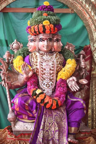 http://nithyananda.org/sites/default/files/photo-gallery/2015-01jan-12th-nithyananda-diary_IMG_5578_bidadi-atirudra-mahayaga-day2.JPG