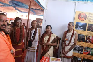 http://nithyananda.org/sites/default/files/photo-gallery/2015-01jan-12th-nithyananda-diary_IMG_5608_bidadi-atirudra-mahayaga-day2-mahamandeleshwar-visit.JPG