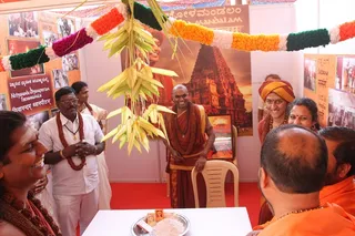 http://nithyananda.org/sites/default/files/photo-gallery/2015-01jan-12th-nithyananda-diary_IMG_5630_bidadi-atirudra-mahayaga-day2-mahamandeleshwar-visit.JPG