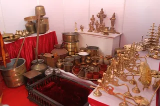 http://nithyananda.org/sites/default/files/photo-gallery/2015-01jan-12th-nithyananda-diary_IMG_5654_bidadi-atirudra-mahayaga-day2-mahamandeleshwar-visit.JPG