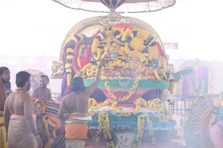 http://nithyananda.org/sites/default/files/photo-gallery/2015-01jan-12th-nithyananda-diary_IMG_5669_bidadi-atirudra-mahayaga-day2.JPG