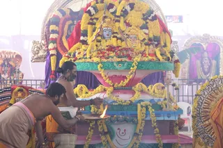http://nithyananda.org/sites/default/files/photo-gallery/2015-01jan-12th-nithyananda-diary_IMG_5678_bidadi-atirudra-mahayaga-day2.JPG