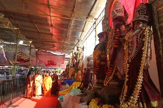 http://nithyananda.org/sites/default/files/photo-gallery/2015-01jan-12th-nithyananda-diary_IMG_5680_bidadi-atirudra-mahayaga-day2-mahamandeleshwar-visit.JPG