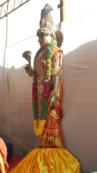 http://nithyananda.org/sites/default/files/photo-gallery/2015-01jan-12th-nithyananda-diary_IMG_5683_bidadi-atirudra-mahayaga-day2-mahamandeleshwar-visit.JPG