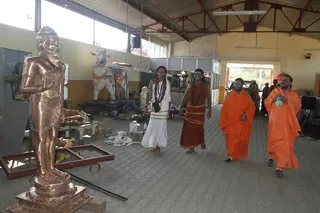http://nithyananda.org/sites/default/files/photo-gallery/2015-01jan-12th-nithyananda-diary_IMG_5773_bidadi-atirudra-mahayaga-day2-mahamandeleshwar-visit.JPG