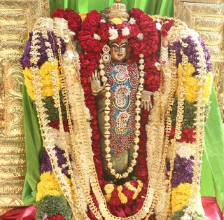 http://nithyananda.org/sites/default/files/photo-gallery/2015-01jan-15th-nithyananda-diary_IMG_8751_bidadi-pongal-celebration-deity.JPG