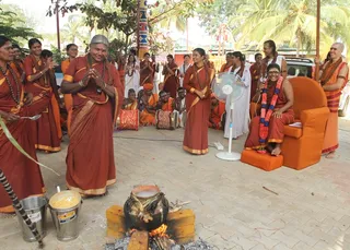 http://nithyananda.org/sites/default/files/photo-gallery/2015-01jan-15th-nithyananda-diary_IMG_8819_bidadi-pongal-celebration.JPG