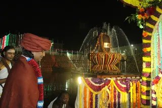 http://nithyananda.org/sites/default/files/photo-gallery/2015-01jan-15th-nithyananda-diary_IMG_8960_bidadi-theppal.JPG
