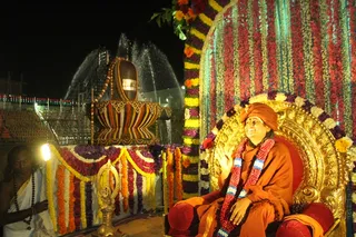 http://nithyananda.org/sites/default/files/photo-gallery/2015-01jan-15th-nithyananda-diary_IMG_8961_bidadi-theppal.JPG