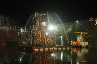 http://nithyananda.org/sites/default/files/photo-gallery/2015-01jan-15th-nithyananda-diary_IMG_8990_bidadi-theppal.JPG