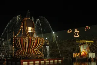 http://nithyananda.org/sites/default/files/photo-gallery/2015-01jan-15th-nithyananda-diary_IMG_8992_bidadi-theppal.JPG