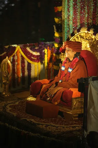 http://nithyananda.org/sites/default/files/photo-gallery/2015-01jan-15th-nithyananda-diary_IMG_9082_bidadi-theppal.JPG
