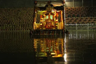 http://nithyananda.org/sites/default/files/photo-gallery/2015-01jan-16th-nithyananda-diary_IMG_9389_bidadi-vaidhyasarovar-theppal.JPG
