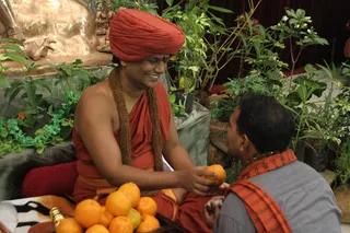 http://nithyananda.org/sites/default/files/photo-gallery/2015-01jan-22nd-nithyananda-diary_IMG_9909_bidadi-satsang-kalpataru.JPG